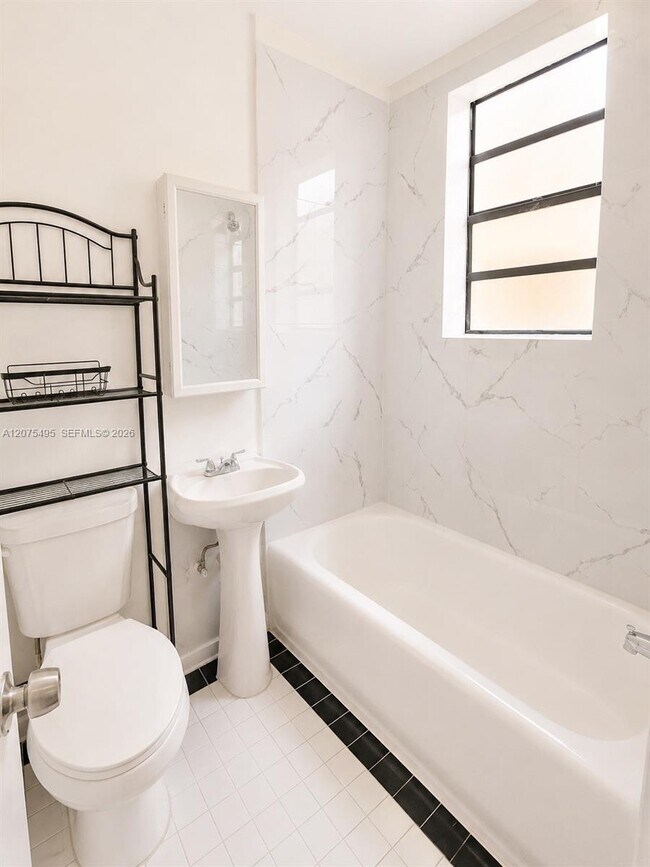 Photo - 1319 Meridian Ave Unit 205