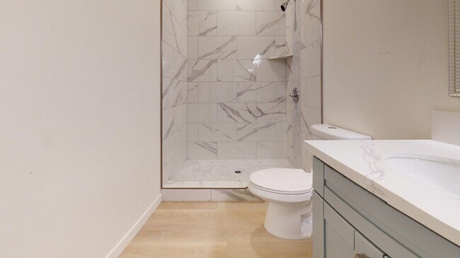 Photo - 4928 63rd St