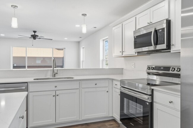 Photo - Brand New 3 Bedroom 2 1/2 bath - 2 Level Town House Condo in Hiawatha