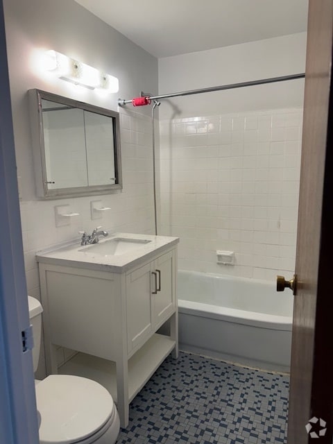 Building Photo - 3038 71st St Unit 3rd Floor Rental