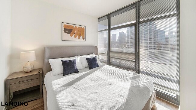 347 W Chestnut St Unit 911