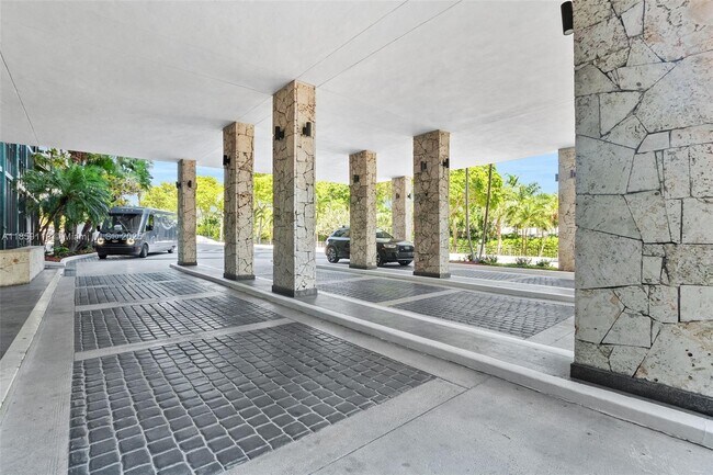 Photo - 780 NE 69th St Unidad 905