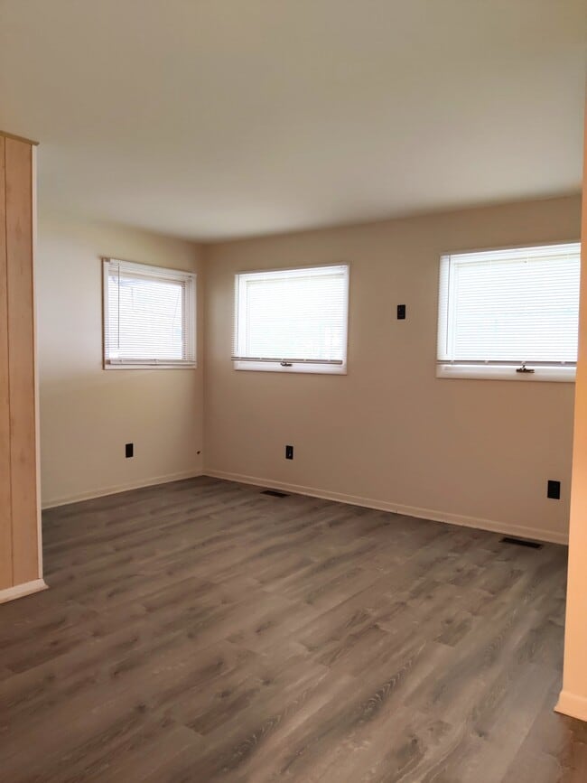 Photo - 242 W Lincoln Ave