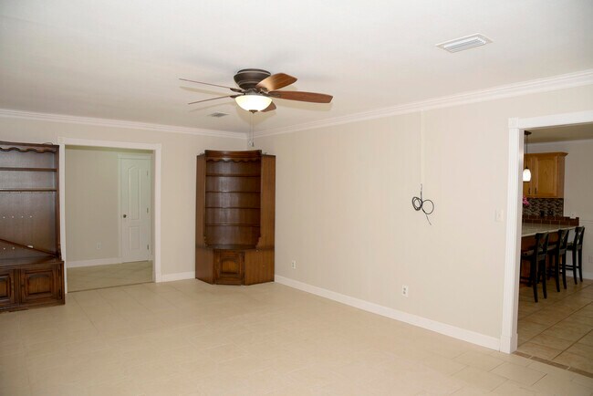 Photo - 218 Howard St