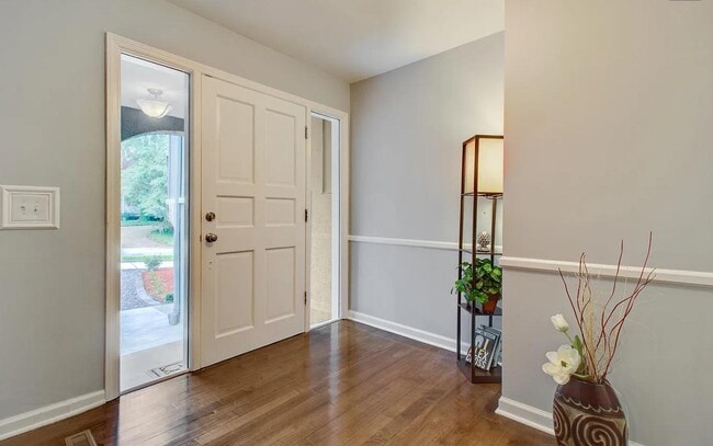 Photo - 403 Fairington Dr
