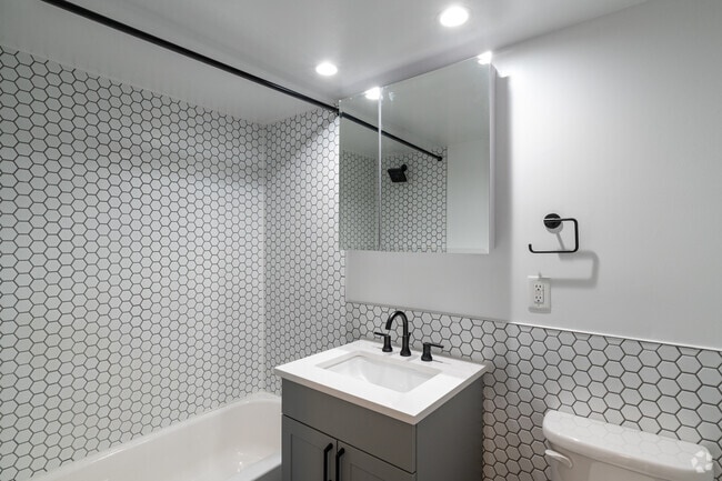 1BR, 1BA - 583SF