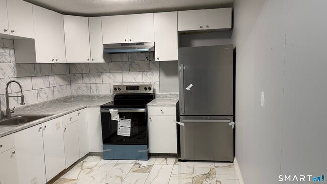 Building Photo - 122 Clark St Unit B