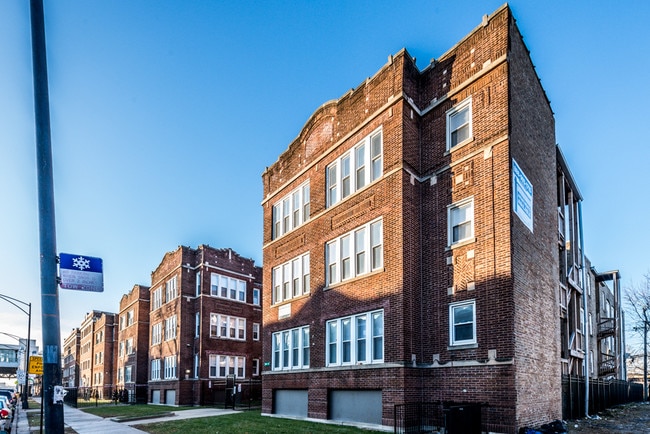 Photo - 6224 S Dr Martin Luther King Jr Dr Apartments