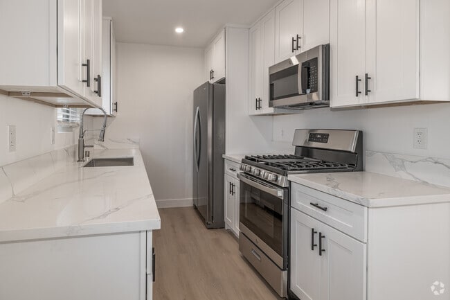 2BR, 1BA - Kitchen