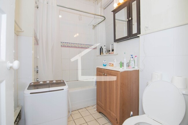 Photo - Harvard St Near Brighton Ave 9/1 Split 2 bed 1100 per person Students ok Walk to everything in A...