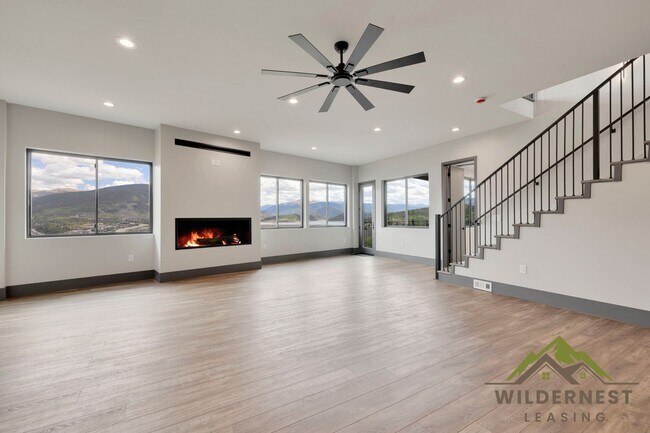 348 Lake View Dr