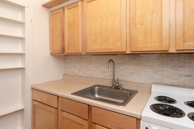 Photo - 556 W Arlington Pl Unit K09J