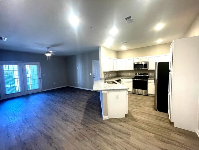 Building Photo - 300 Willow Grv Wy Unit 01143