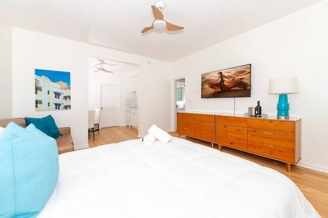 545 Michigan Ave Unit 6