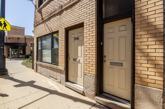 Building Photo - 1546 W North Ave Unit 2 Rental