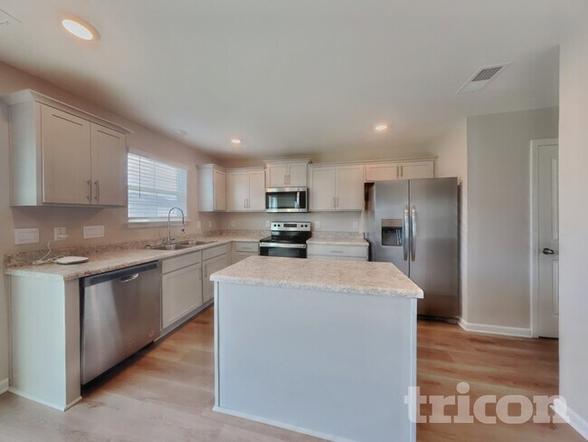 Photo - 6858 Keeneland Dr