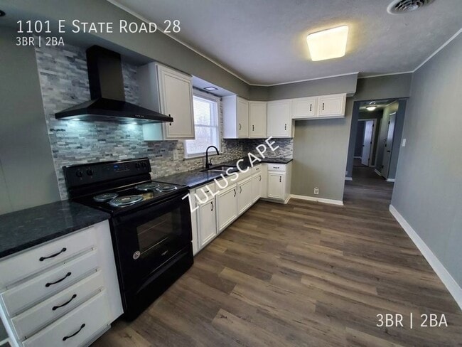 Photo - 1101 E State Road 28-