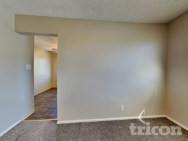 Photo - 1270 Kings Row