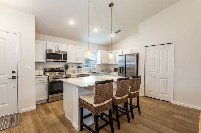 Photo - 43 Freeland Ln