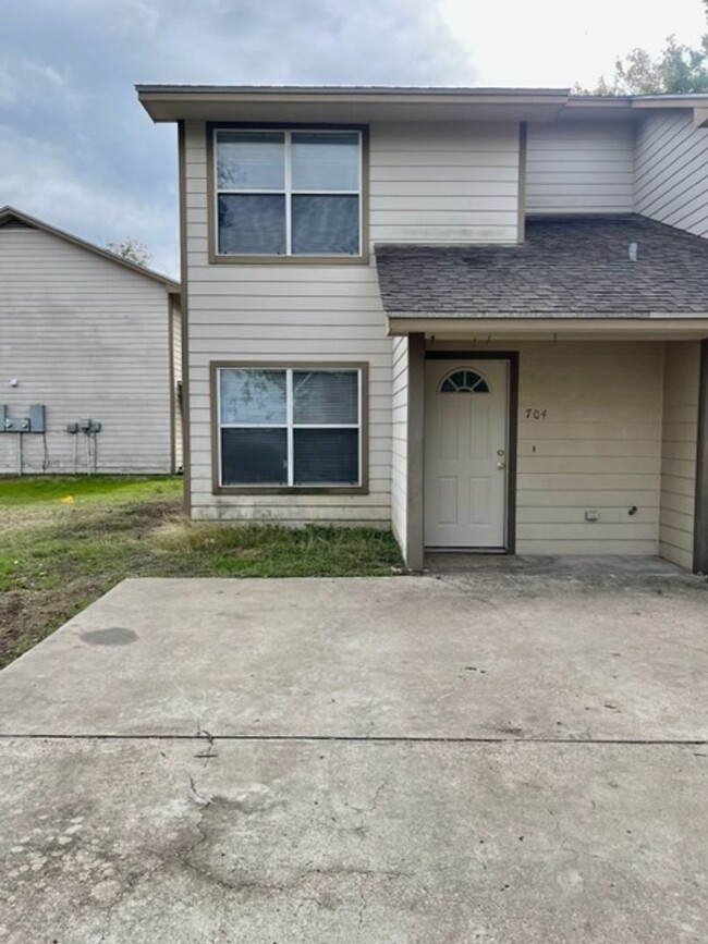 2 bedroom townhome in Moody, Texas. - 2 bedroom townhome in Moody, Texas.