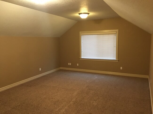 Dormitorio 1 de la planta superior - 2060 SW Kendra St