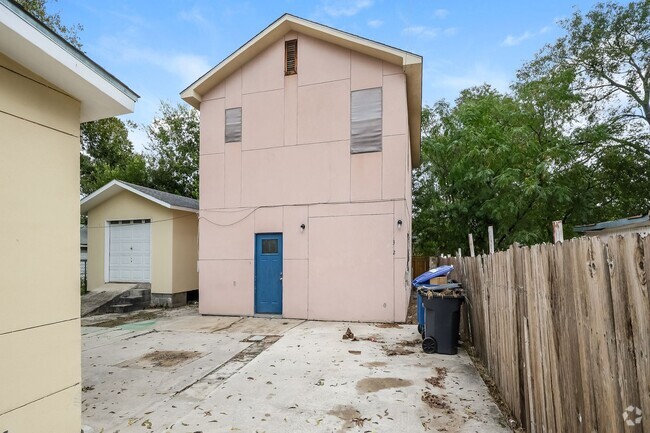 Building Photo - 342 Tesla Dr Unit 2 - Back House