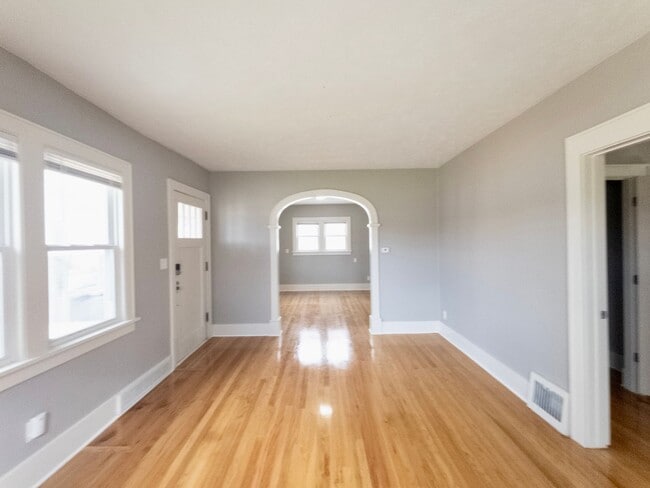 Photo - 5039 Miami St