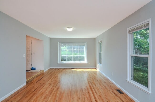 Photo - 3187 Plymouth Rd