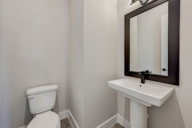 Photo - 1302 W 24th St