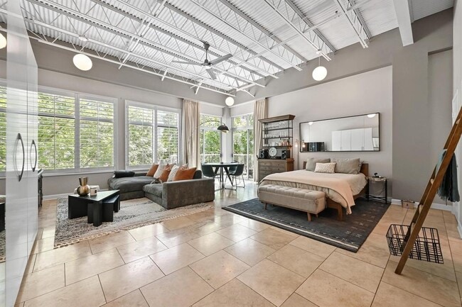 Photo - 2401 E 6th St Unidad 8 Rental