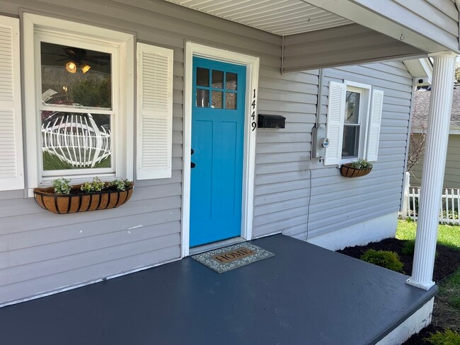 Photo - 1449 Marion St