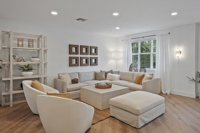 Photo - 376 W Mallory Cir