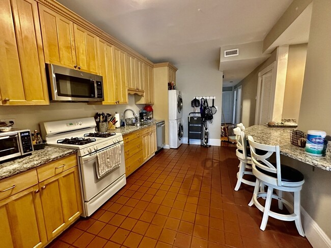 Building Photo - 5 Sachem St Unit 2