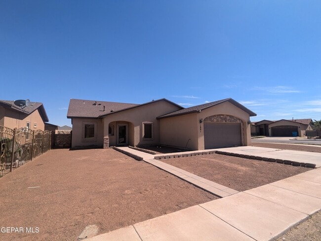 Photo - 1001 Half Moon Pass