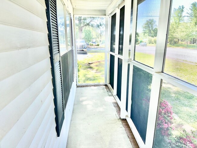 Photo - 775 Willowbrook Ave