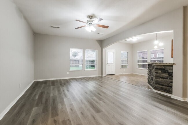 Photo - 12927 Pine Woods St