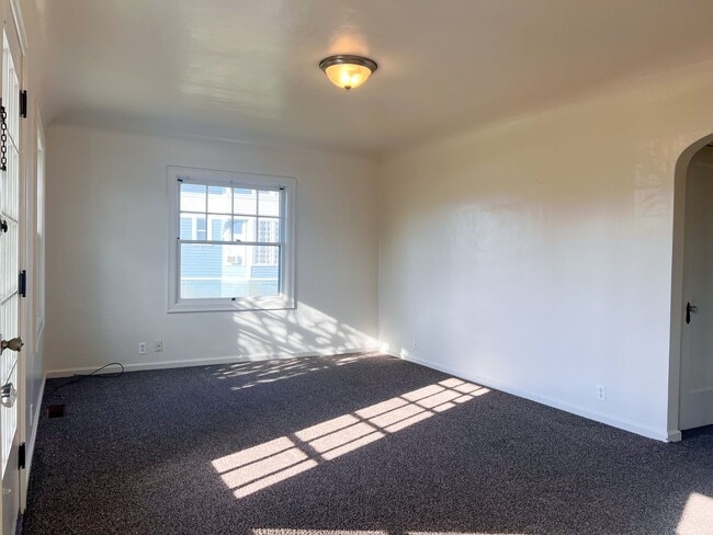 Photo - OWN831 Unit 165 W. ASH ST