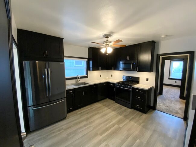 Building Photo - 40 Saint Florian St Unit Lower