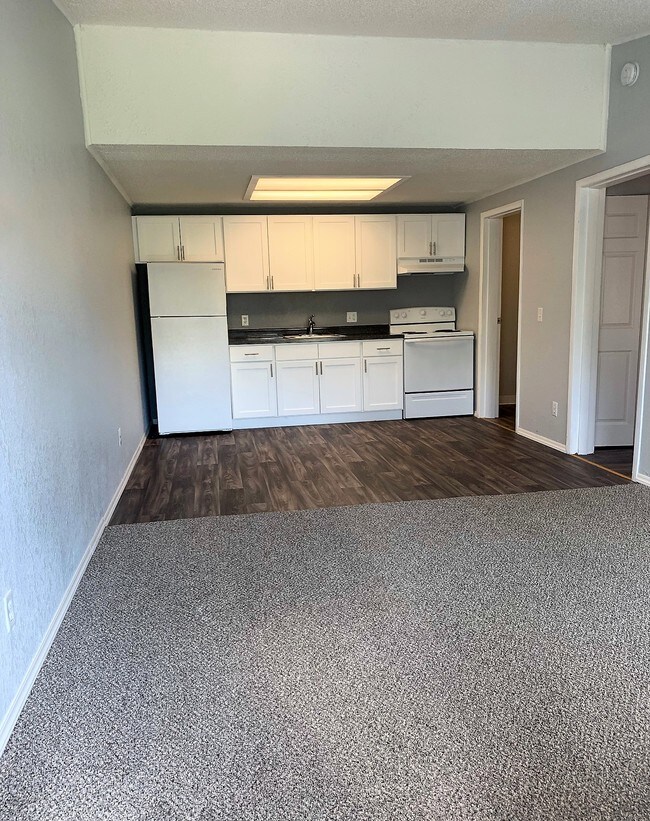 Oak Gardens Apartments For Rent in Hollywood, FL