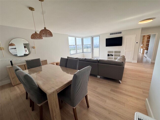 Building Photo - 2899 Collins Ave Unit 1212