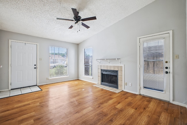 Photo - 5522 Lochmoor