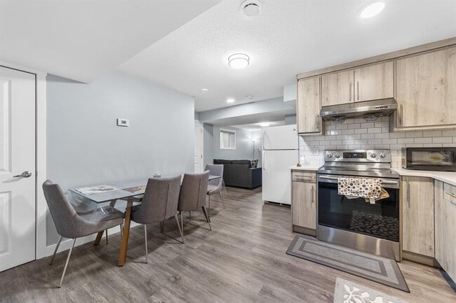 Photo - 124 Savanna Dr NE