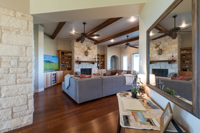 900 County Road 438-SI ID1606261P