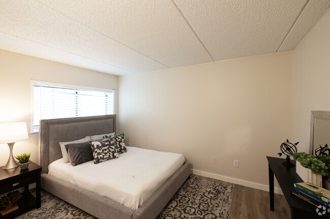 2BR/1BA - 797SF