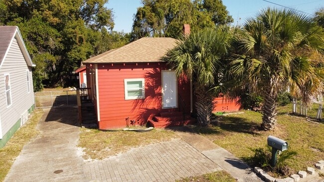 Photo - 27 E 63rd St