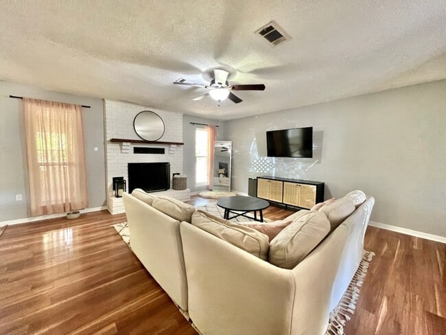 Photo - 2849 Penn St