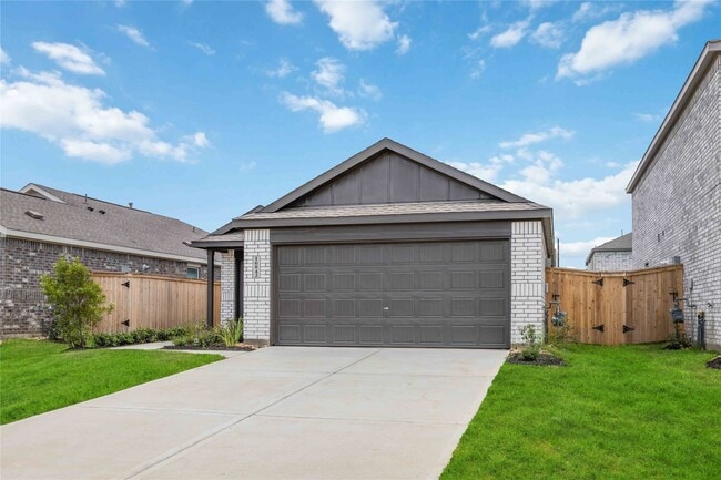 Building Photo - 16842 Spotted Oak Dr