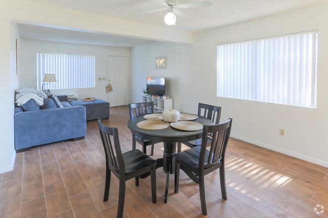 Bedford 2BR, 2BA - 960 SF