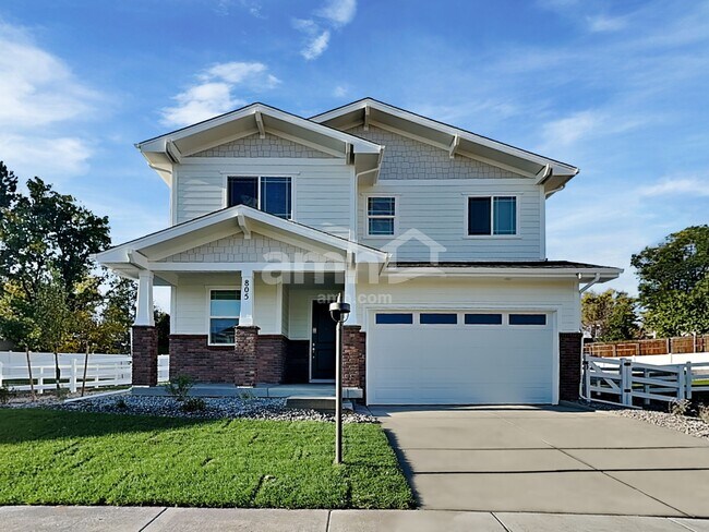 Building Photo - 805 S Oak St