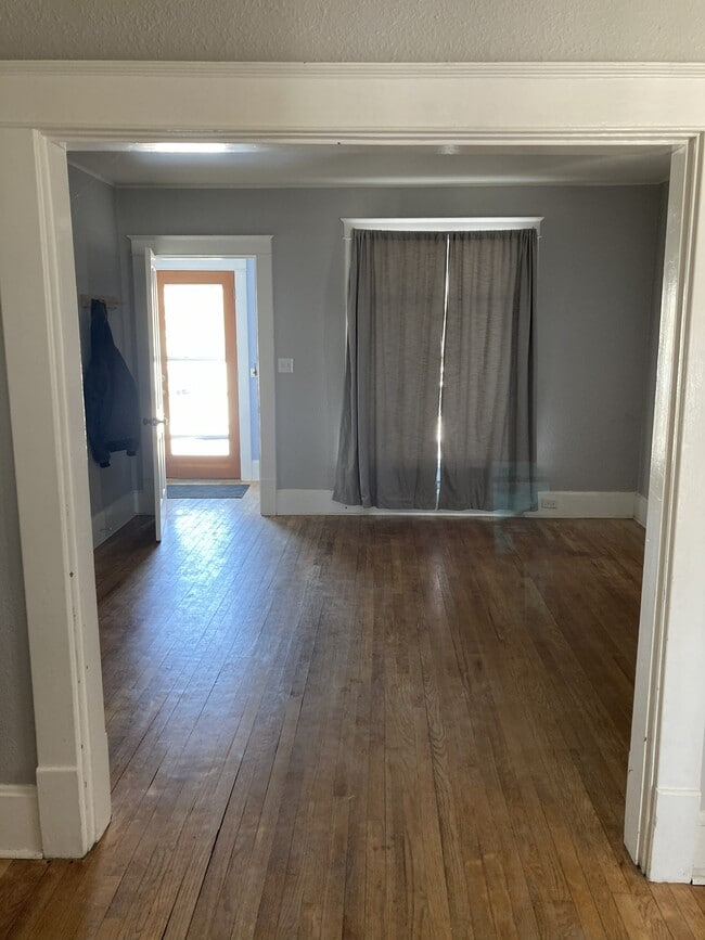 Photo - 121 W Maple St